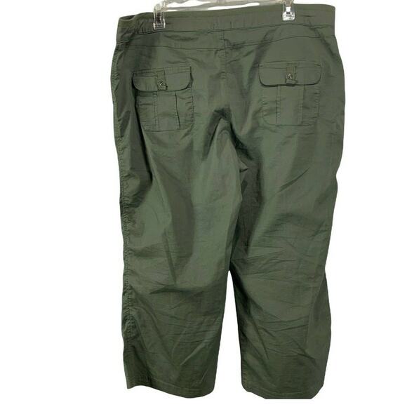 Danskin Womens Capri Pants Size 40 x 24 Olive / Army Green Elastic Waist - Picture 2 of 7